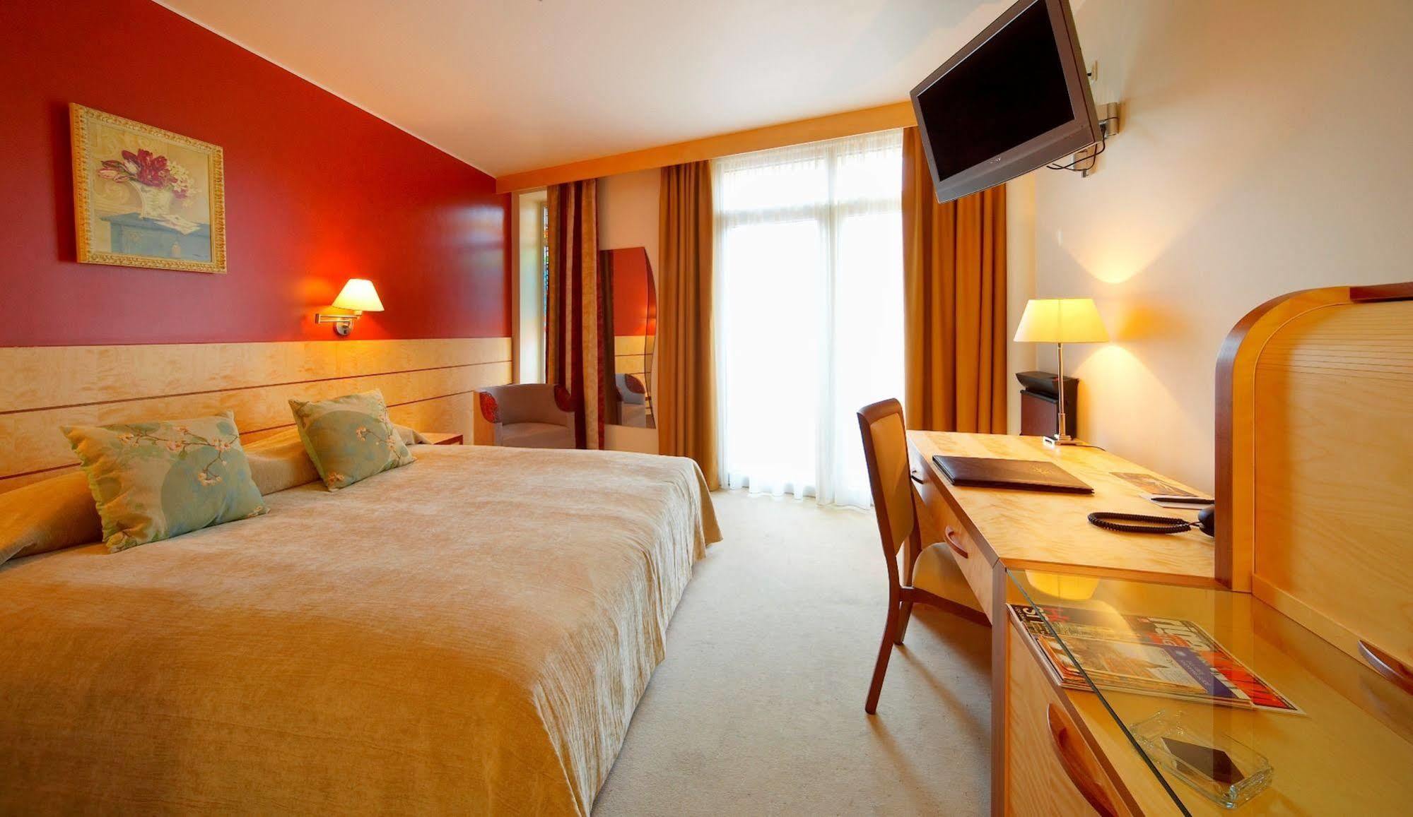 Royal Square Hotel & Suites Рига Номер фото