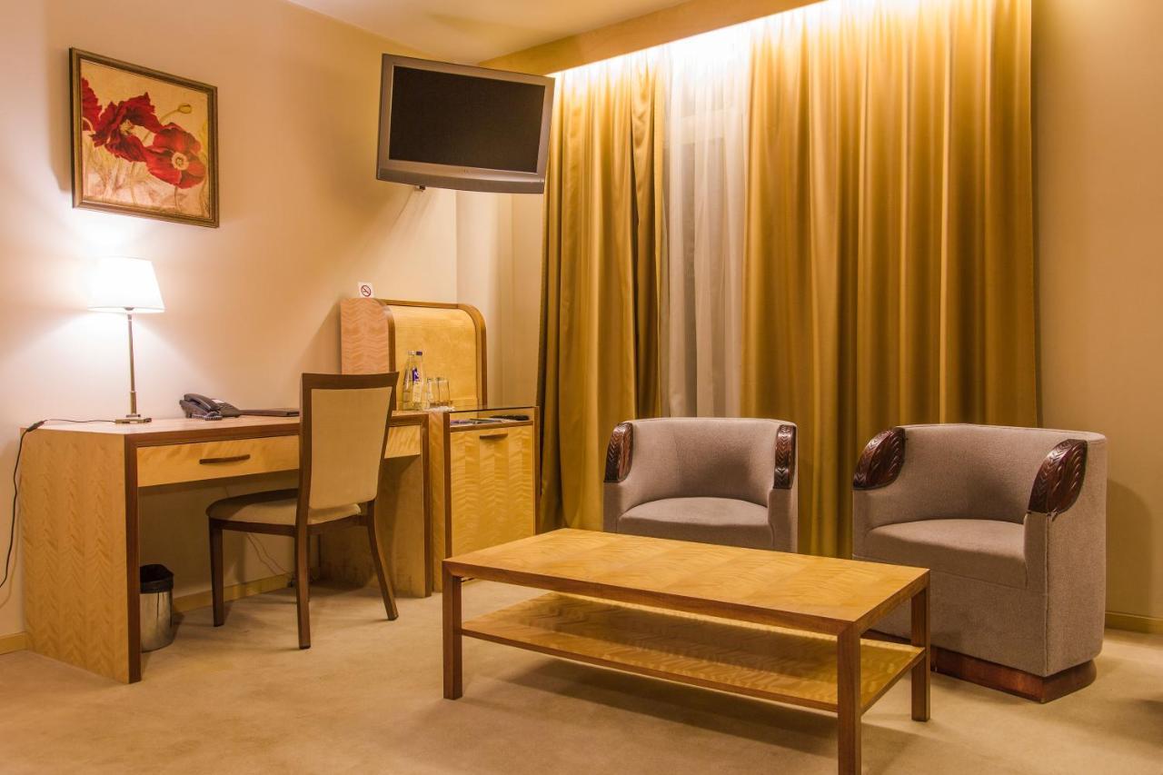 Royal Square Hotel & Suites Рига Екстер'єр фото